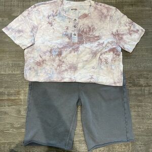 Boys’ XL Hudson Jeans Tie-Dye Henley Shirt and Gray Shorts Set